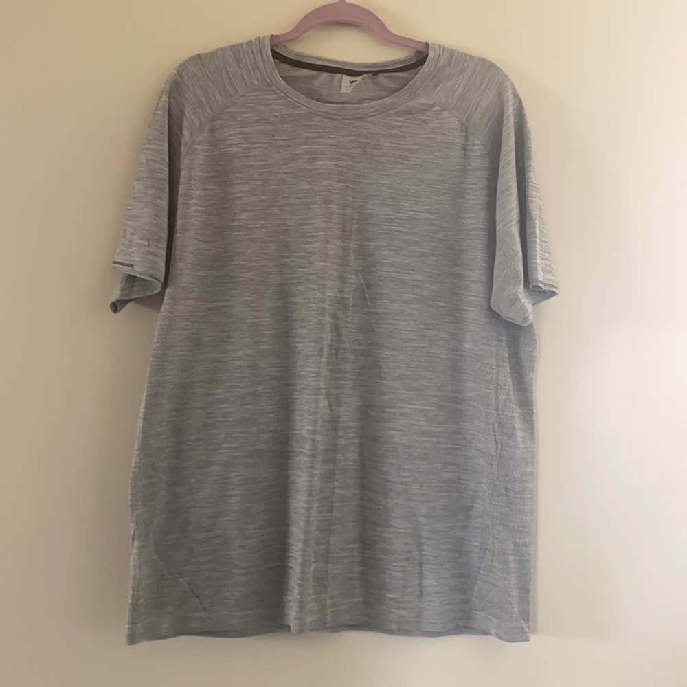 XL men’s light gray work out shirt